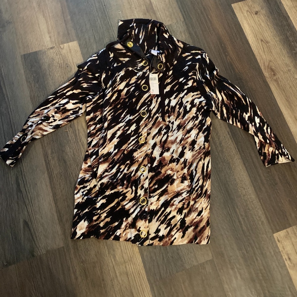 Chico’s‎ zebergy soft animal print snap up sweater. NWT. Original retail 89